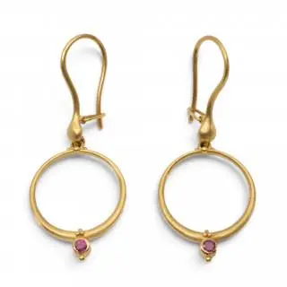 A pair of ruby earrings – kavel bij Veilinggebouw De Zwaan, Amsterdam