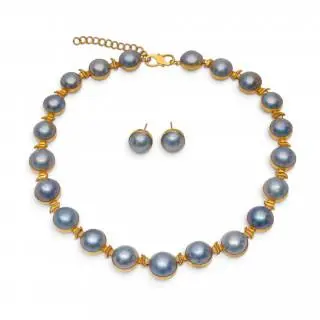 A pearl necklace and earrings – kavel bij Veilinggebouw De Zwaan, Amsterdam