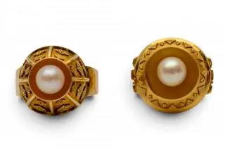 Two granulated pearl rings – kavel bij Veilinggebouw De Zwaan, Amsterdam