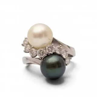 A pearl and diamond toi et moi ring – kavel bij Veilinggebouw De Zwaan, Amsterdam