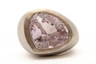 A modern designed kunzite ring – kavel bij Veilinggebouw De Zwaan, Amsterdam