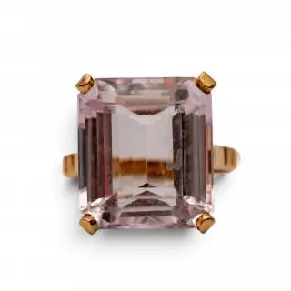 A gold solitair ring – kavel bij Veilinggebouw De Zwaan, Amsterdam