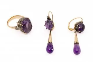 An amethyst ring and a pair of earrings – kavel bij Veilinggebouw De Zwaan, Amsterdam
