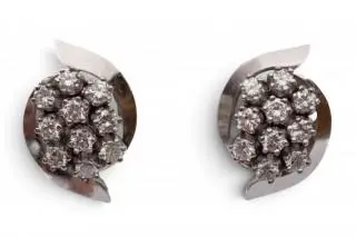 A pair of diamond earrings – kavel bij Veilinggebouw De Zwaan, Amsterdam
