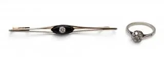 A diamond ring and Art Deco bar brooch – kavel bij Veilinggebouw De Zwaan, Amsterdam