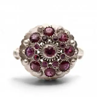 A ruby cocktail ring – kavel bij Veilinggebouw De Zwaan, Amsterdam