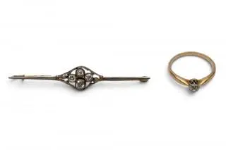 A diamond ring and bar brooch – kavel bij Veilinggebouw De Zwaan, Amsterdam