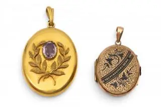 Two 19th century gold lockets – kavel bij Veilinggebouw De Zwaan, Amsterdam