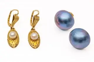 Two pairs of pearl earrings – kavel bij Veilinggebouw De Zwaan, Amsterdam