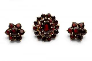 A cluster ring and pair of earrings – kavel bij Veilinggebouw De Zwaan, Amsterdam