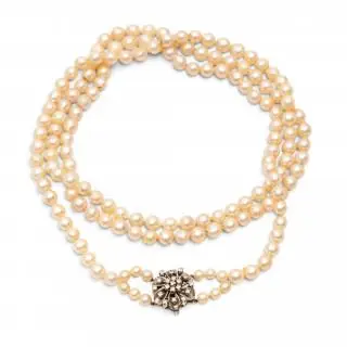 A long cultured pearl necklace – kavel bij Veilinggebouw De Zwaan, Amsterdam