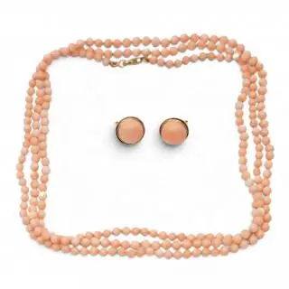 A coral necklace and pair of earrings – kavel bij Veilinggebouw De Zwaan, Amsterdam