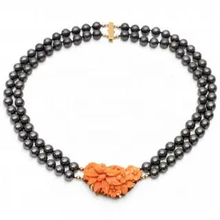 A hematite and coral necklace – kavel bij Veilinggebouw De Zwaan, Amsterdam