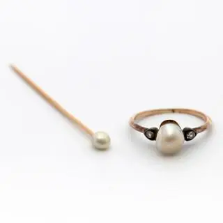 A pearl ring and stick pin – kavel bij Veilinggebouw De Zwaan, Amsterdam