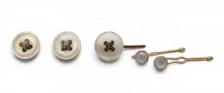 Three buttons – kavel bij Veilinggebouw De Zwaan, Amsterdam