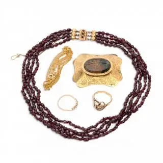 Various pieces of gold jewellery – kavel bij Veilinggebouw De Zwaan, Amsterdam