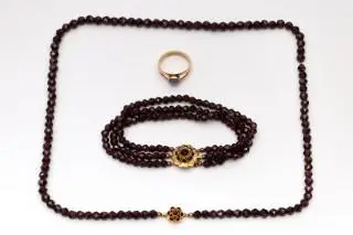 Various pieces of jewellery – kavel bij Veilinggebouw De Zwaan, Amsterdam