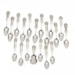 Set van twaalf koffielepels, 19e eeuw en set van zes theelepels, 20e eeuw – kavel bij Veilinggebouw De Zwaan, Amsterdam