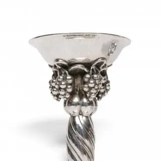 Denemarken, paar tafelkandelaars, Georg Jensen, model "Grape", 1933-1944 – kavel bij Veilinggebouw De Zwaan, Amsterdam