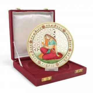 India, a pierced and painted decorative alabaster dish, 20th century – kavel bij Veilinggebouw De Zwaan, Amsterdam