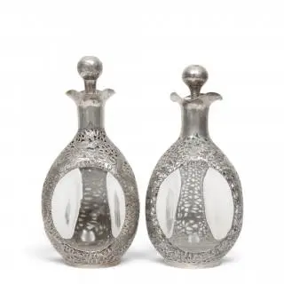 China, twee BWG zilveren decanters – kavel bij Veilinggebouw De Zwaan, Amsterdam