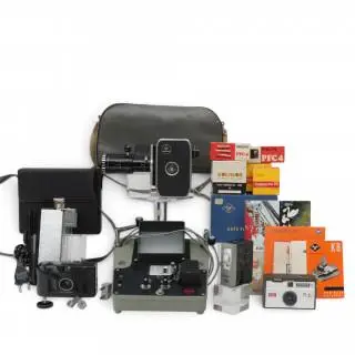 Diverse camera's en diaprojector – kavel bij Veilinggebouw De Zwaan, Amsterdam