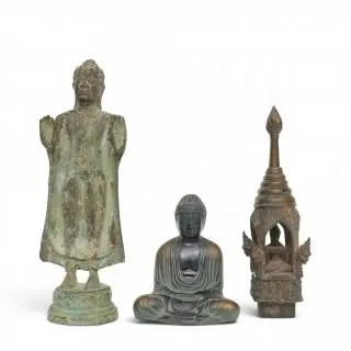 Drie Aziatische sculpturen – kavel bij Veilinggebouw De Zwaan, Amsterdam