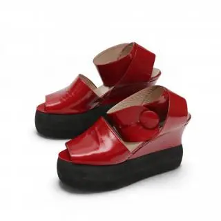 Jan Jansen red peep-toe platform sandals, circa 80s – kavel bij Veilinggebouw De Zwaan, Amsterdam