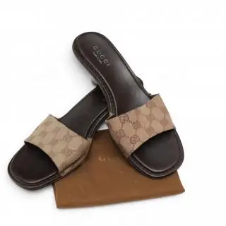 Gucci monogram brown canvas slides, circa 00s – kavel bij Veilinggebouw De Zwaan, Amsterdam