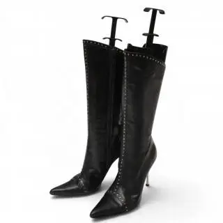 Roberto Botticelli stiletto black leather with metal beads boots, circa 90s-00s – kavel bij Veilinggebouw De Zwaan, Amsterdam