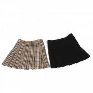 Two Burberry pleated skirts, circa 2010 – kavel bij Veilinggebouw De Zwaan, Amsterdam