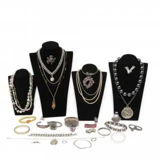 Een collectie van oa zilveren sieraden – kavel bij Veilinggebouw De Zwaan, Amsterdam