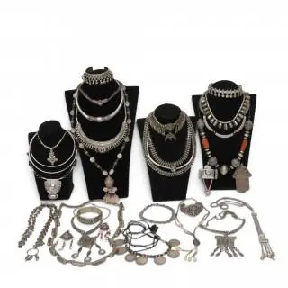 Een collectie niet westerse sieraden – kavel bij Veilinggebouw De Zwaan, Amsterdam