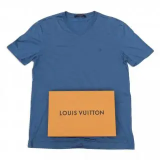 Louis Vuitton blue cotton v-neck t-shirt with LV logo – kavel bij Veilinggebouw De Zwaan, Amsterdam