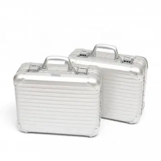 Rimowa, twee aluminium reiskoffers – kavel bij Veilinggebouw De Zwaan, Amsterdam