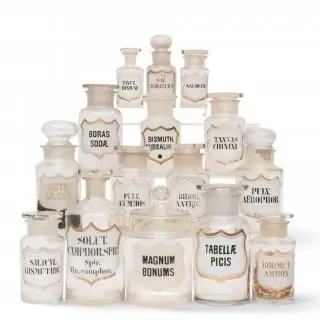 Diverse blank glazen apothekersflessen, laat 19e eeuw – kavel bij Veilinggebouw De Zwaan, Amsterdam
