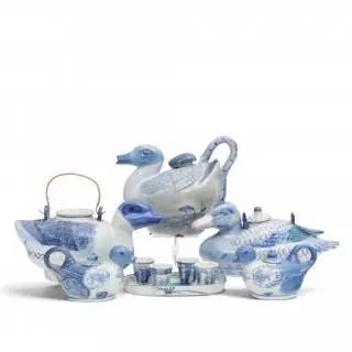China, een collectie blauwwit porseleinen theepotten, modern – kavel bij Veilinggebouw De Zwaan, Amsterdam