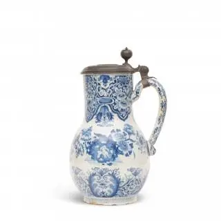 Delft, een blauwwit aardewerken 'Chinoiserie' kan, circa 1700 – kavel bij Veilinggebouw De Zwaan, Amsterdam