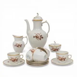 Royal Kopenhagen, porseleinen koffieservies met decor in sepia van rozen, circa 1925 – kavel bij Veilinggebouw De Zwaan, Amsterdam