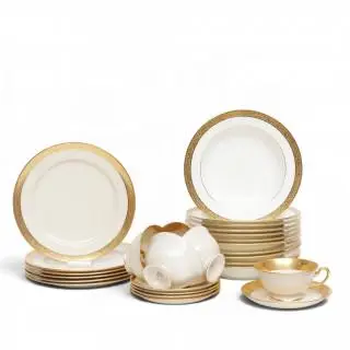 o.a. Lenox, wit servies gedeelte met vergulde decoratie – kavel bij Veilinggebouw De Zwaan, Amsterdam