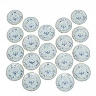 Delft, negentien blauw wit aardewerk schotels, circa 1800 – kavel bij Veilinggebouw De Zwaan, Amsterdam
