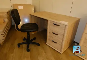 Bureau avec chaise – kavel bij Clicpublic
