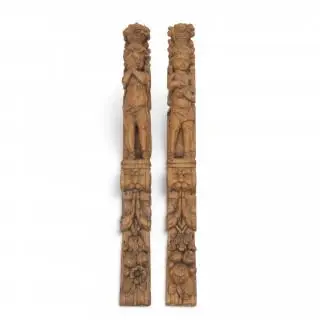 Paar gestoken eikenhouten kastpilasters, vroeg 18e eeuw – kavel bij Veilinggebouw De Zwaan, Amsterdam