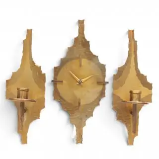 K.B. Naumburg, Duitsland bronzen brutalist messing wandklok met twee appliques – kavel bij Veilinggebouw De Zwaan, Amsterdam