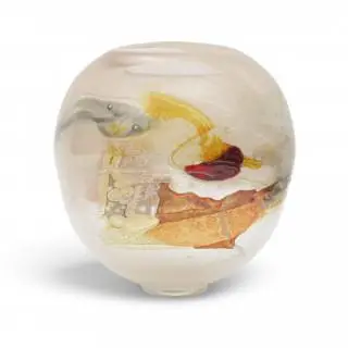'Thea Figee (geb 1952), glazen vaas met ingesloten glasdraden, 2001 – kavel bij Veilinggebouw De Zwaan, Amsterdam