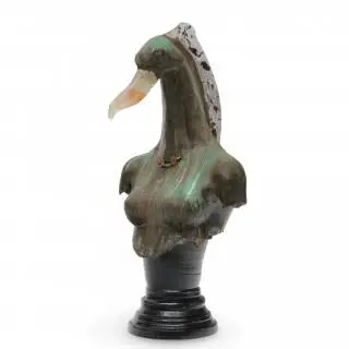 Hans Janssen (1952), keramiek en glazen buste, 'vogel' – kavel bij Veilinggebouw De Zwaan, Amsterdam
