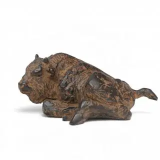 Hetty Heyster (geb. 1943), bruin gepatineerd bronzen sculptuur, 'liggende buffel' – kavel bij Veilinggebouw De Zwaan, Amsterdam