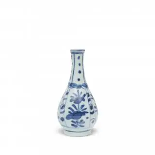 China, a small blue white 'kraak porselein' vase, Wanli period (1573-1619) – kavel bij Veilinggebouw De Zwaan, Amsterdam