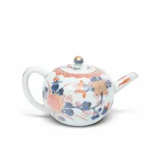 China, an Imari porcelain teapot and cover, 18th century – kavel bij Veilinggebouw De Zwaan, Amsterdam