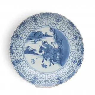 China, a blue and white porcelain 'Joosje te paard' dish, Kangxi period (1662-1722) – kavel bij Veilinggebouw De Zwaan, Amsterdam